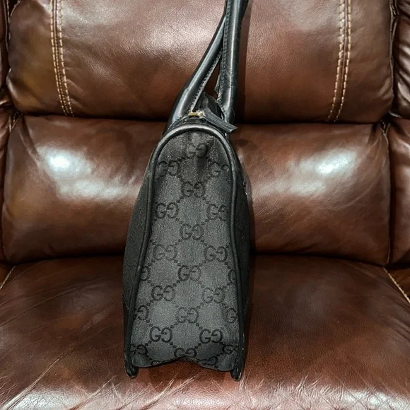 🔥🔥🔥Authentic Gucci Black Signature Satchel Handbag